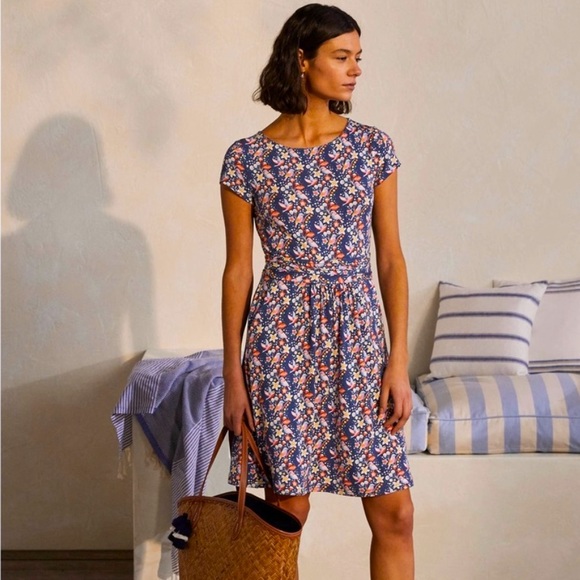 Boden Dresses & Skirts - Boden Amelie Jersey Dress in Bird Print